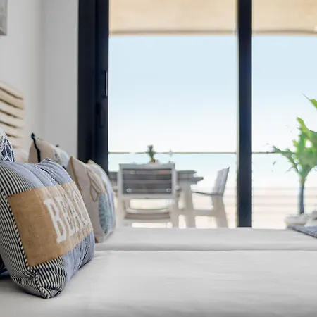 Infinity View Amazing Beachfront Apartamento