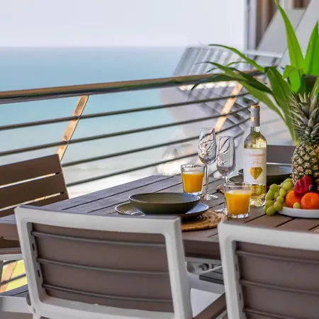Infinity View Amazing Beachfront Apartamento *