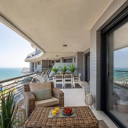 Infinity View Amazing Beachfront