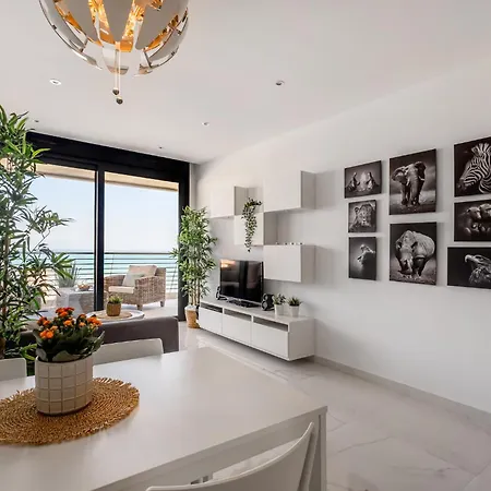 Infinity View Amazing Beachfront Apartamento